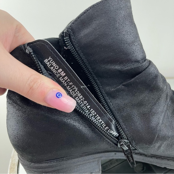 BARETRAPS Black Oiled Faux Leather Ruched Zipper Detail Yuno Ankle Booties - Picture 11 of 12